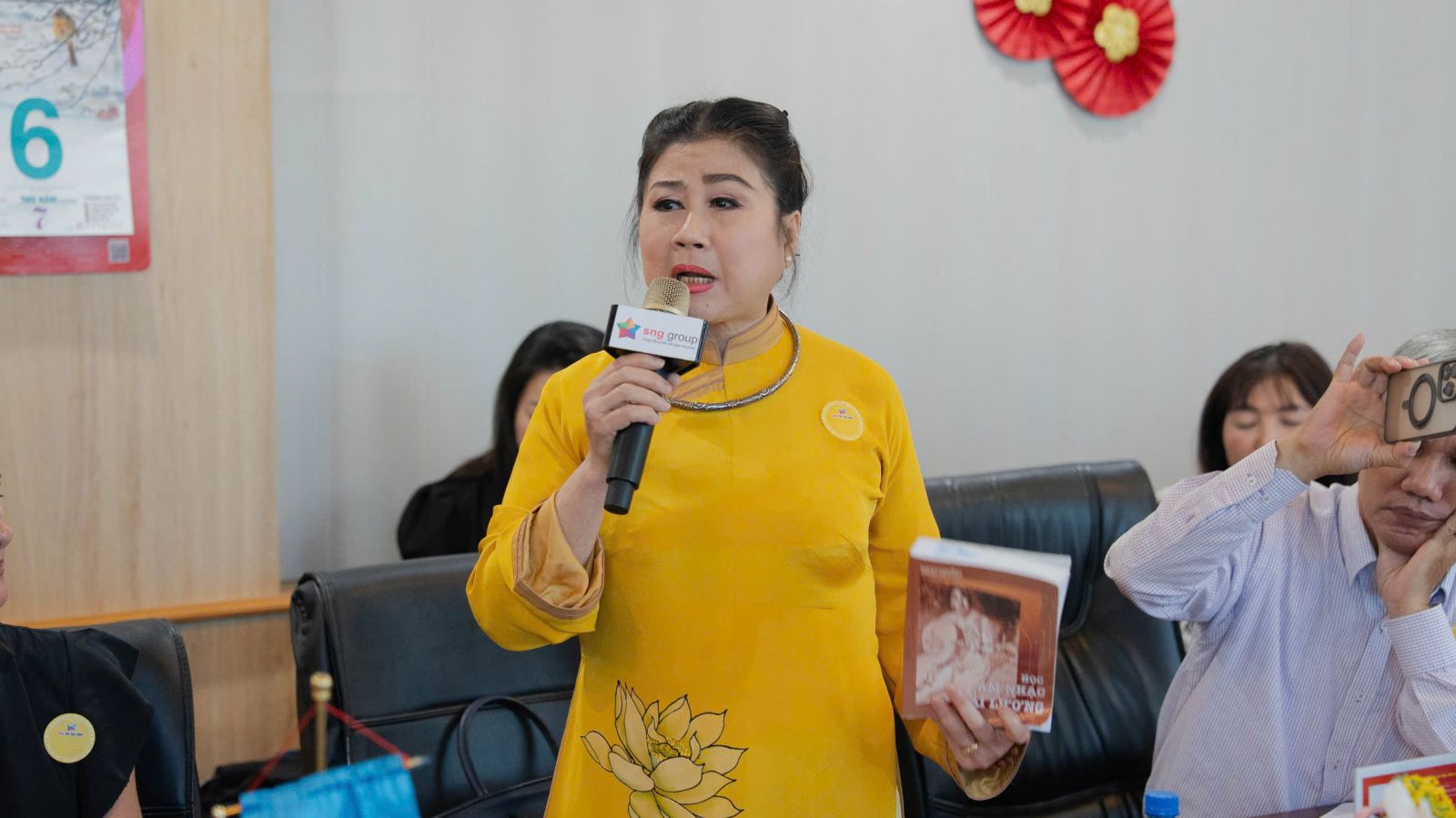 Nghệ sĩ cải lương hải ngoại Linh Huyền